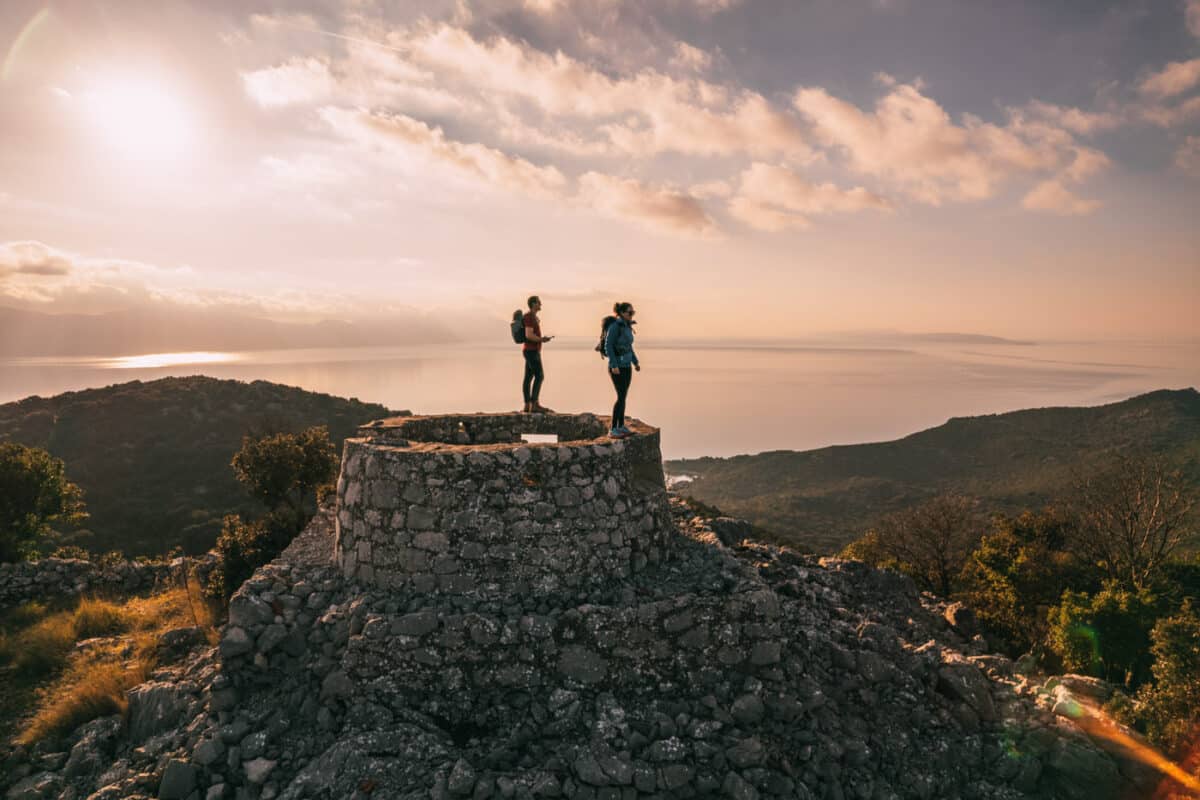 planinarska staza tragom bunkera pokraj ploča