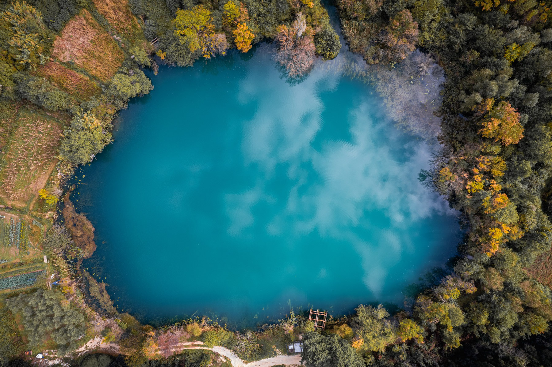 jezero modro oko u dolini neretve